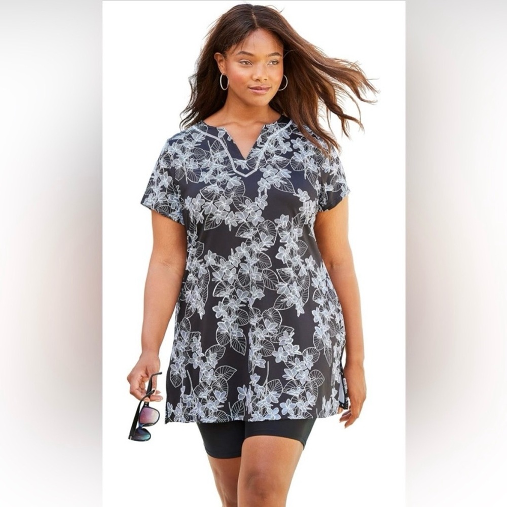 Swimsuits for All Black & White Floral Swim Coverup